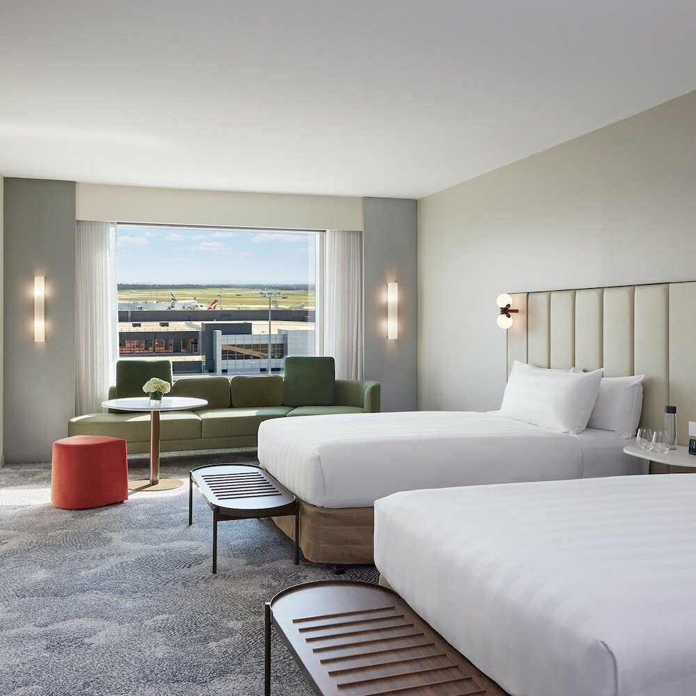 Superior Twin Room - Runway View