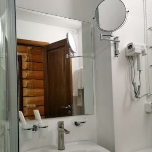 Делюкс (двухкомнатный номер в гостинице)