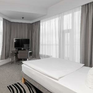 Номер Suite, с видом на реку - с большой двуспальной кроватью, диваном и ванной