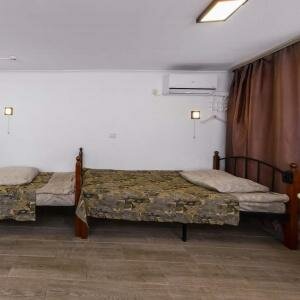 Четырехместный номер (удобства на этаже)