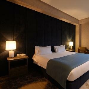 King room with mountain view