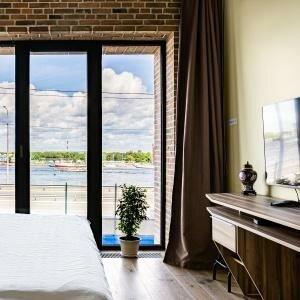 Студия с видом на реку