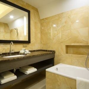 Люкс с одной большой кроватью