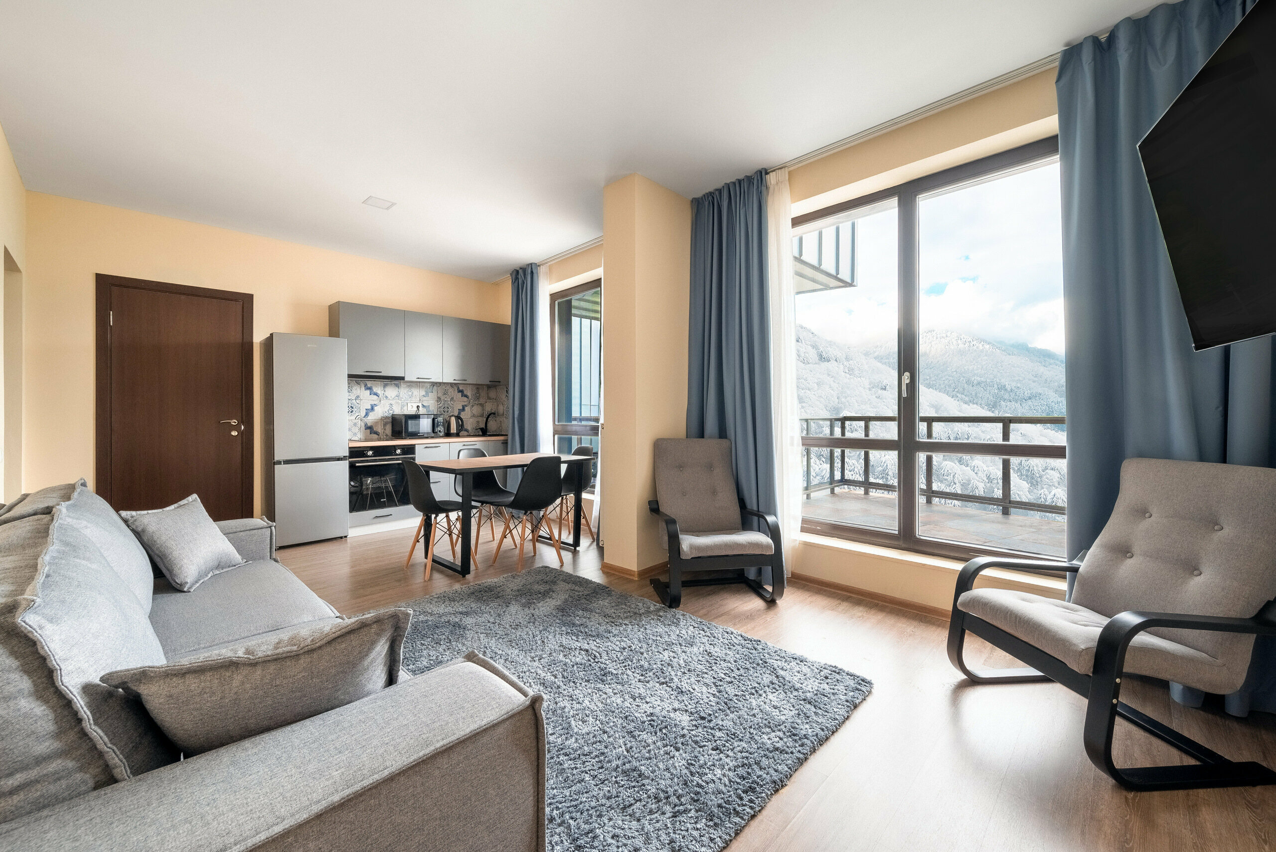 Улучшенные апартаменты с 2 спальнями  ( одна двуспальная кровать и две односпальные)