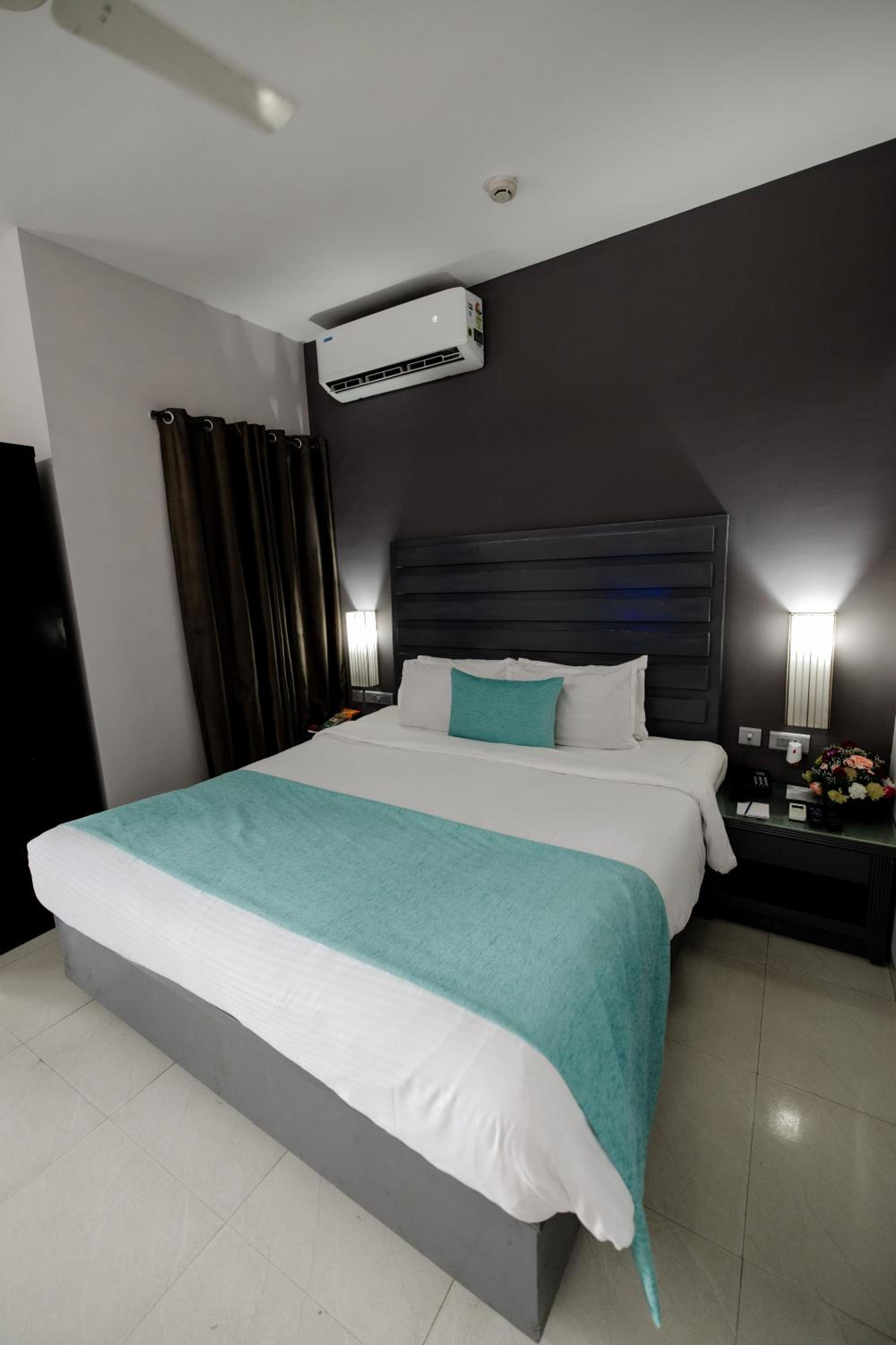 Luxury  Pool View Suite with living room & balcony	