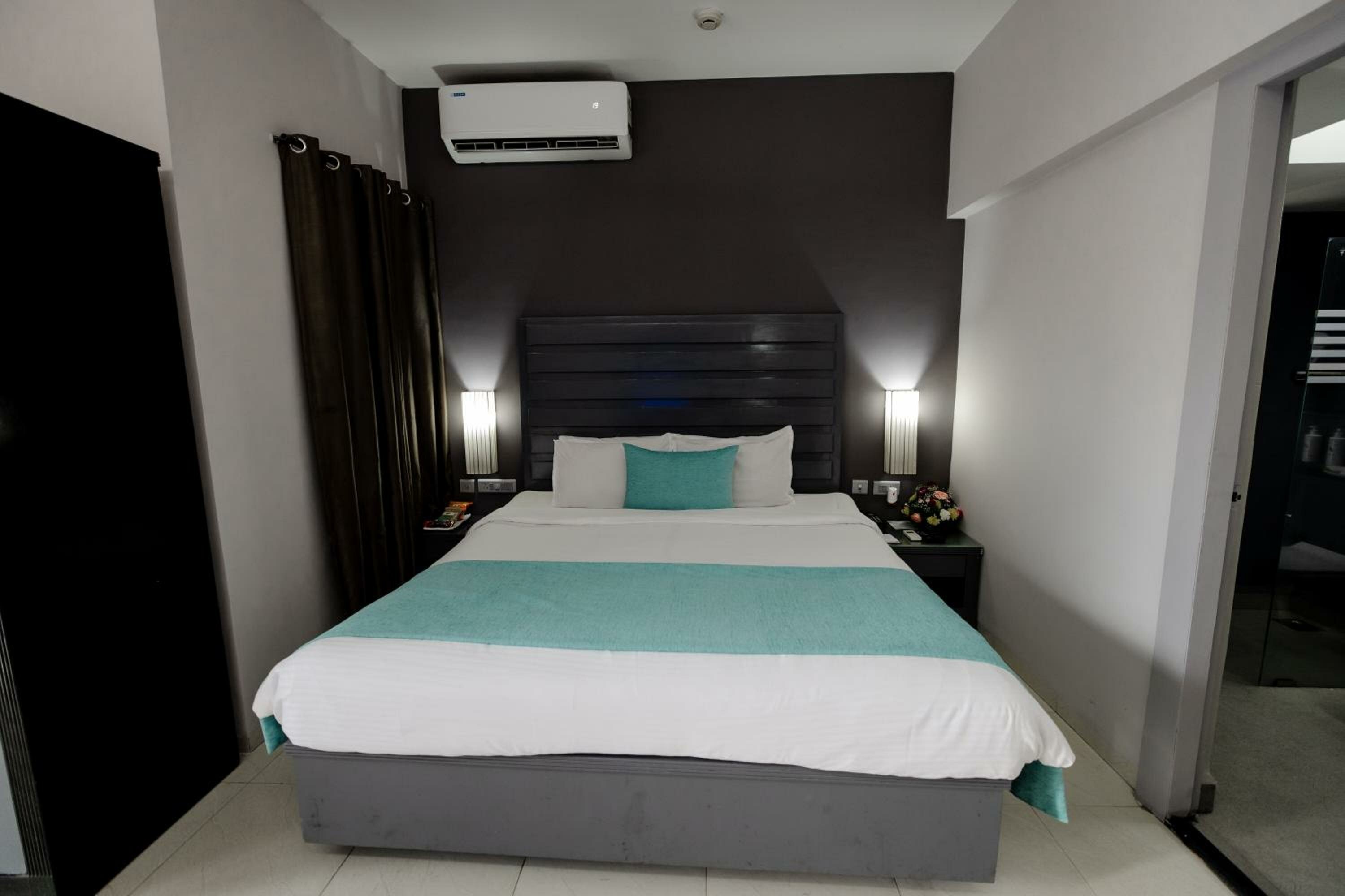 Superior Pool View Room with Balcony	