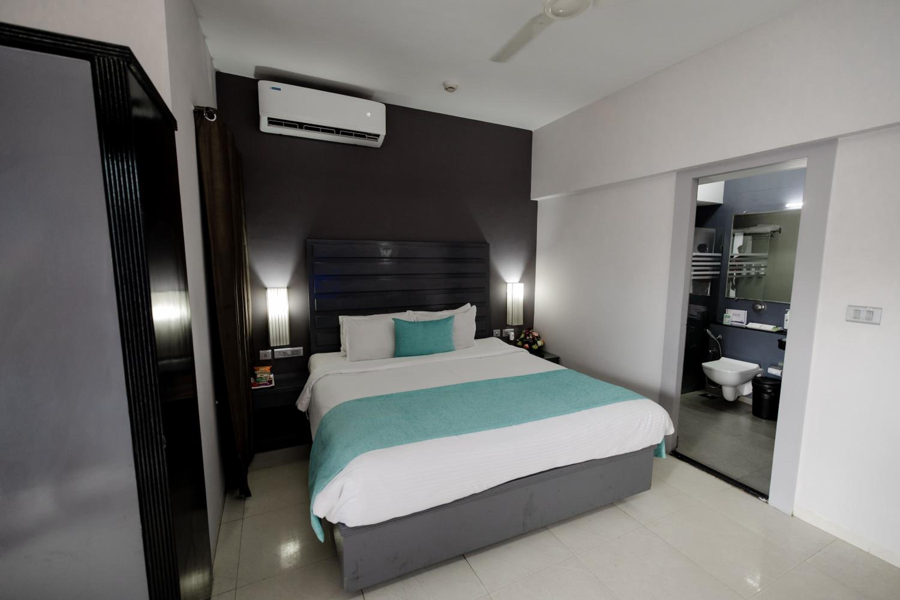 Superior Pool View Room with Balcony	