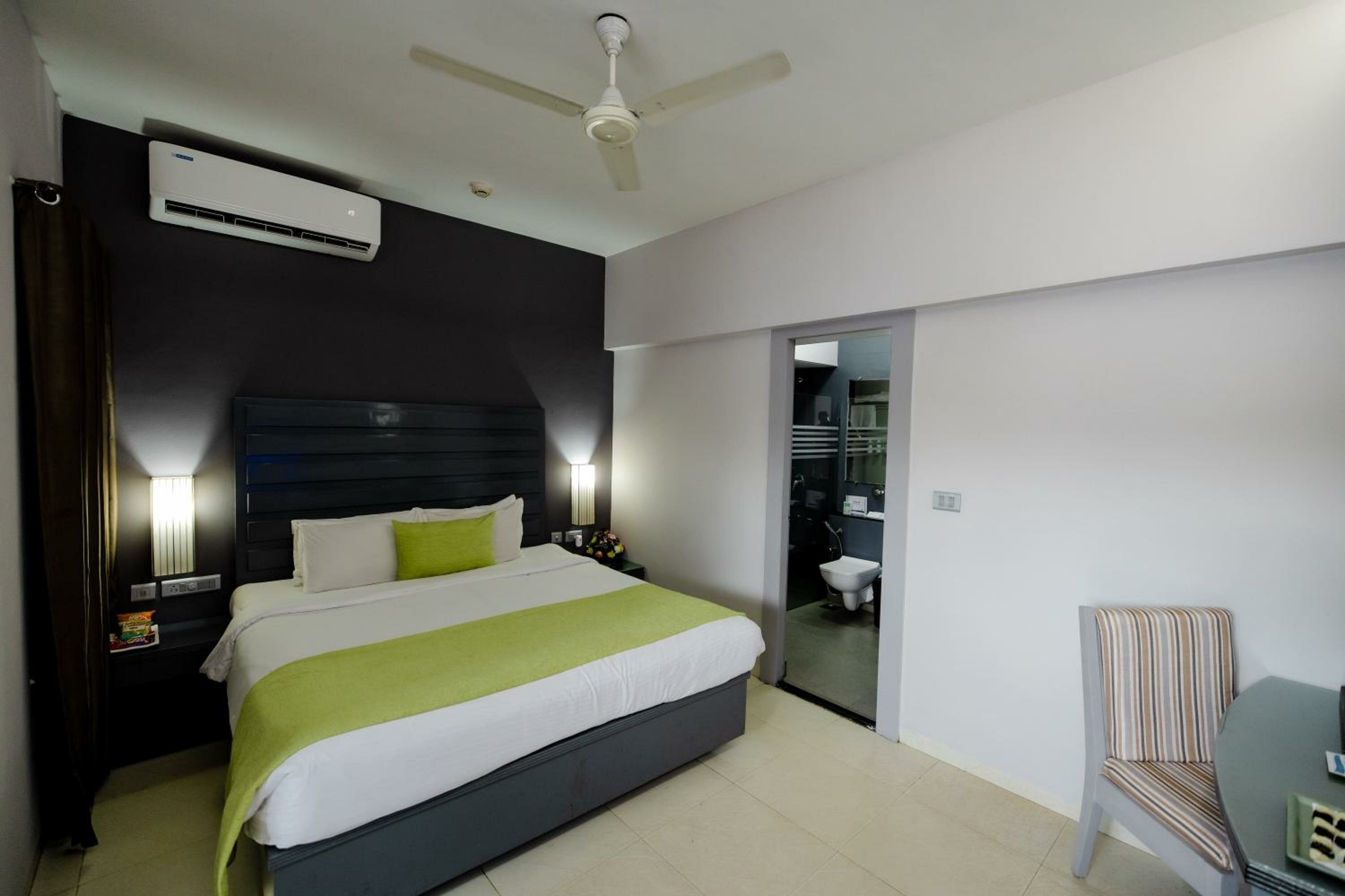 Superior Garden View Room with Balcony