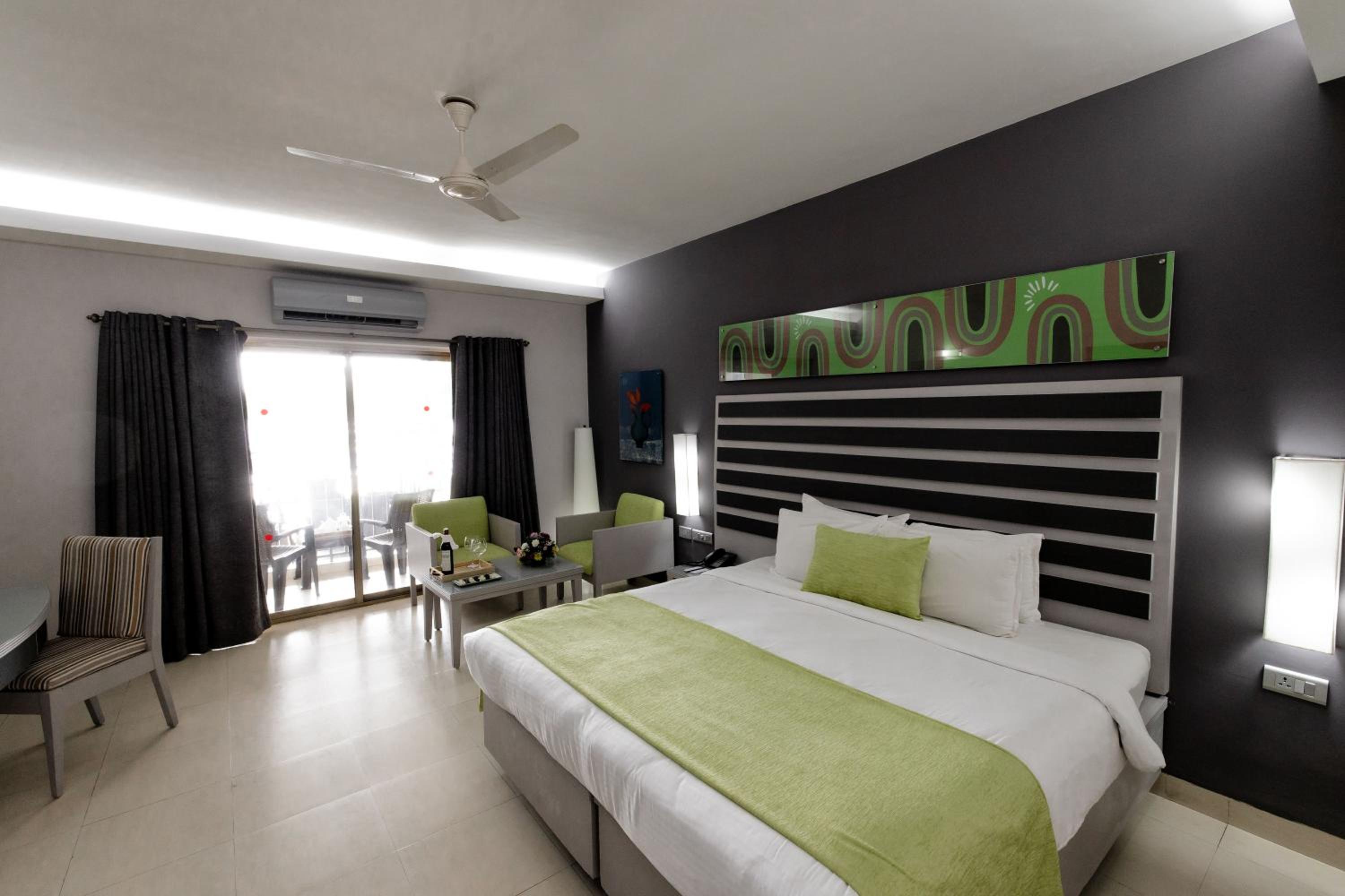 Deluxe Garden View room with Balcony