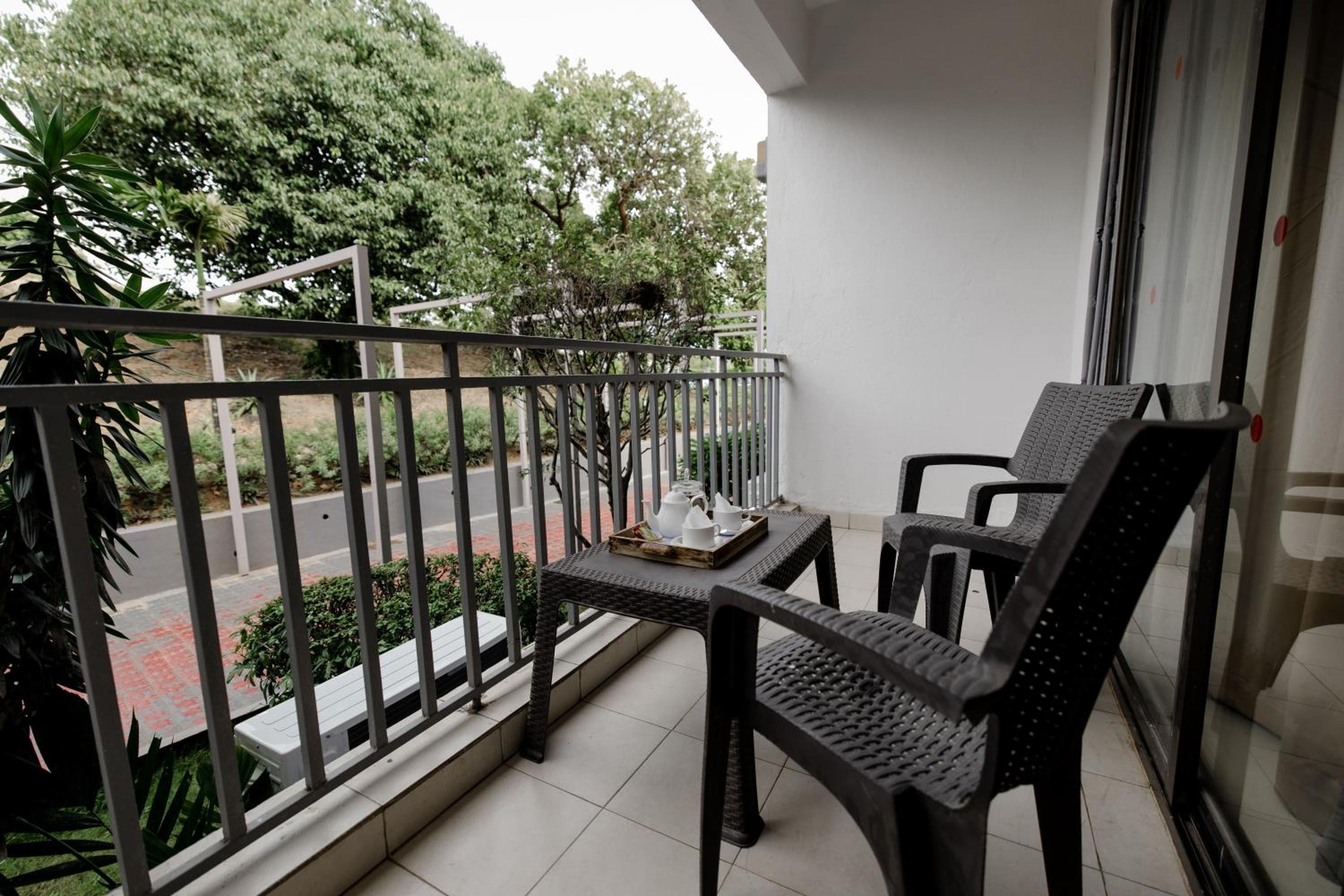 Deluxe Garden View room with Balcony