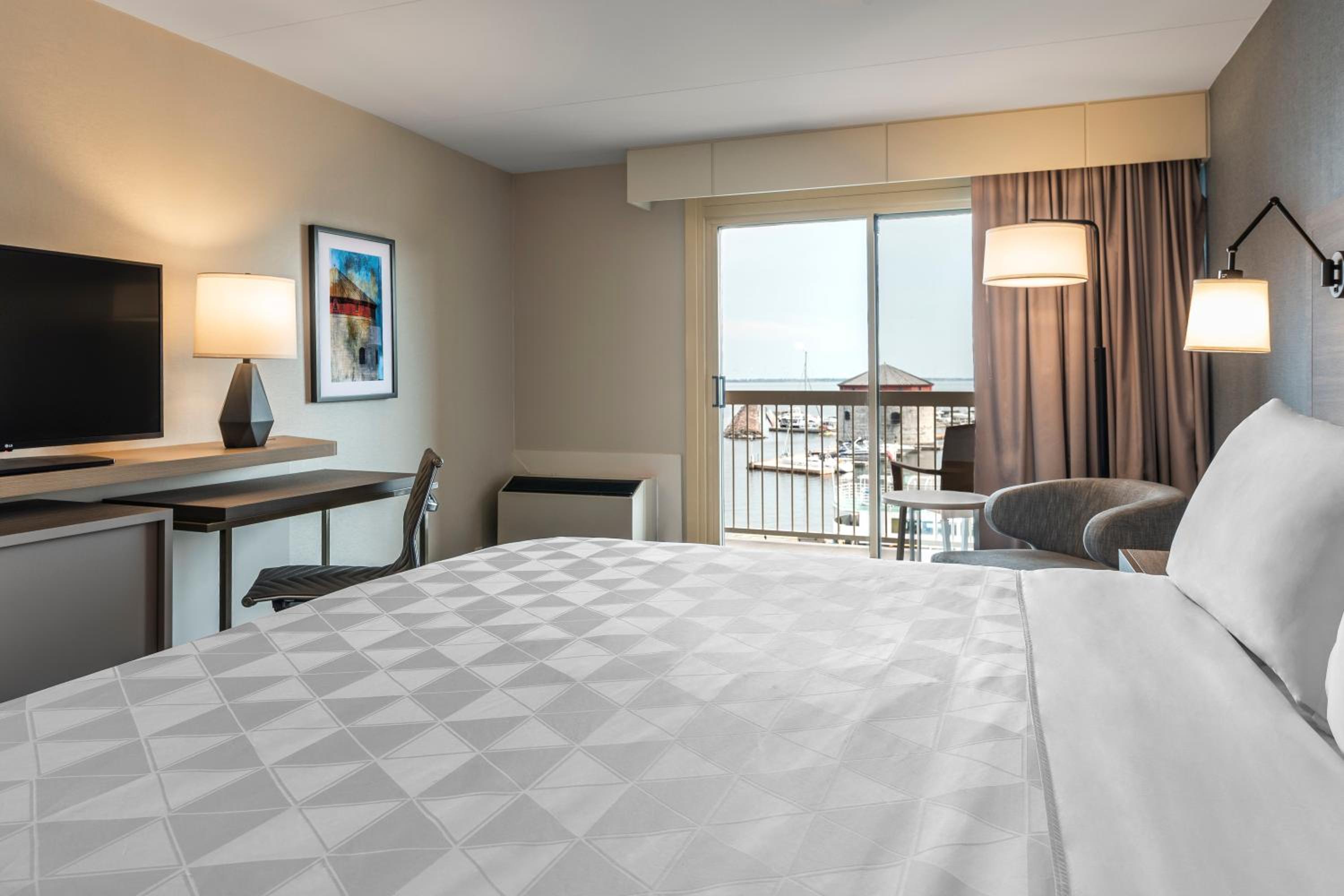 Standard King Room with Balcony and Harbor View