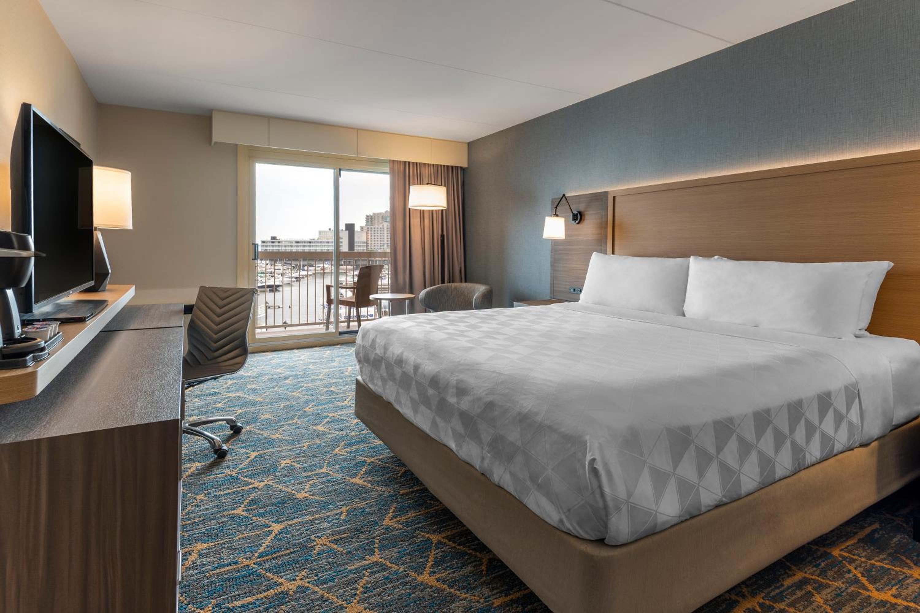 Standard King Room with Balcony and Harbor View