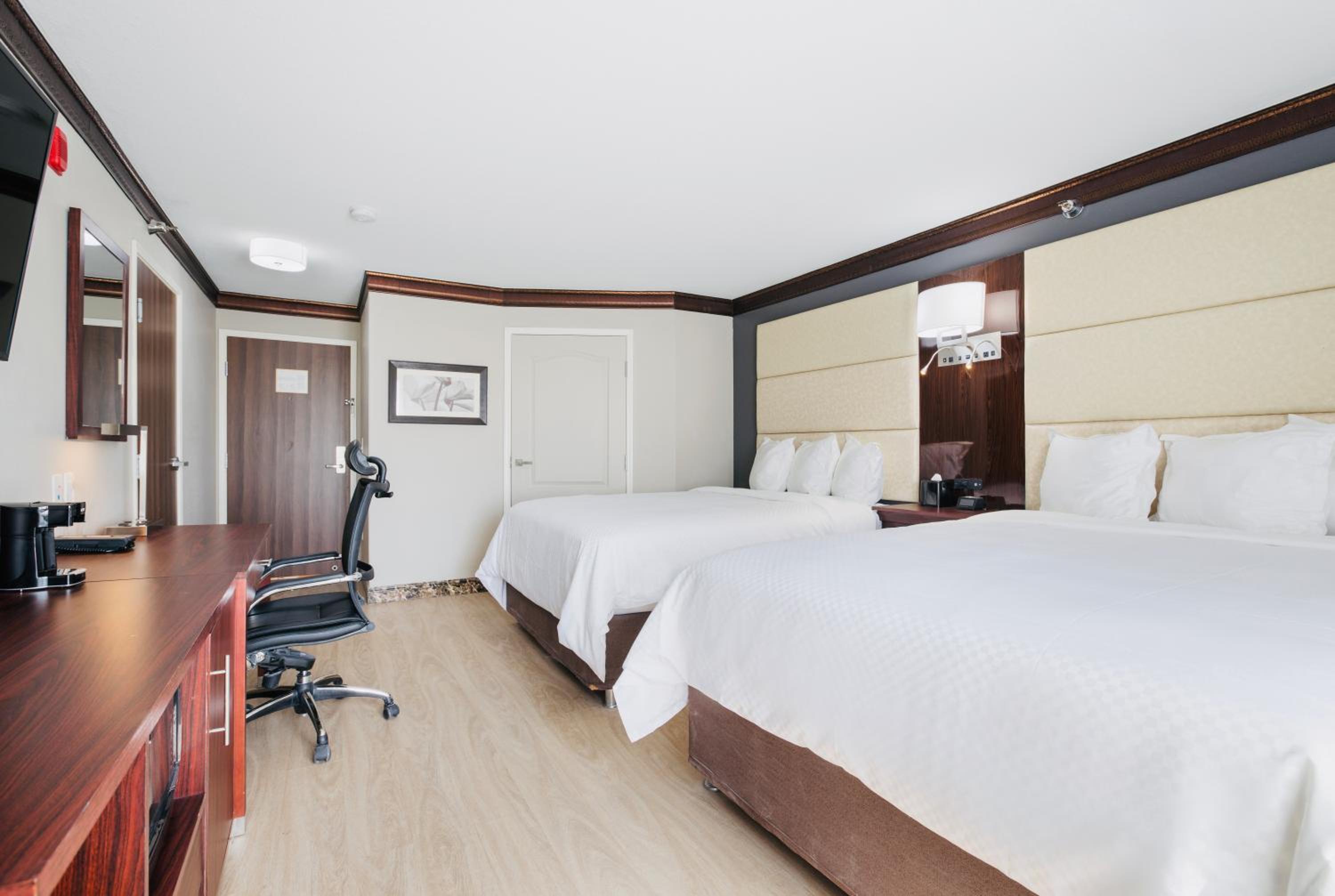 Queen Suite with Two Queen Beds - Non Smoking