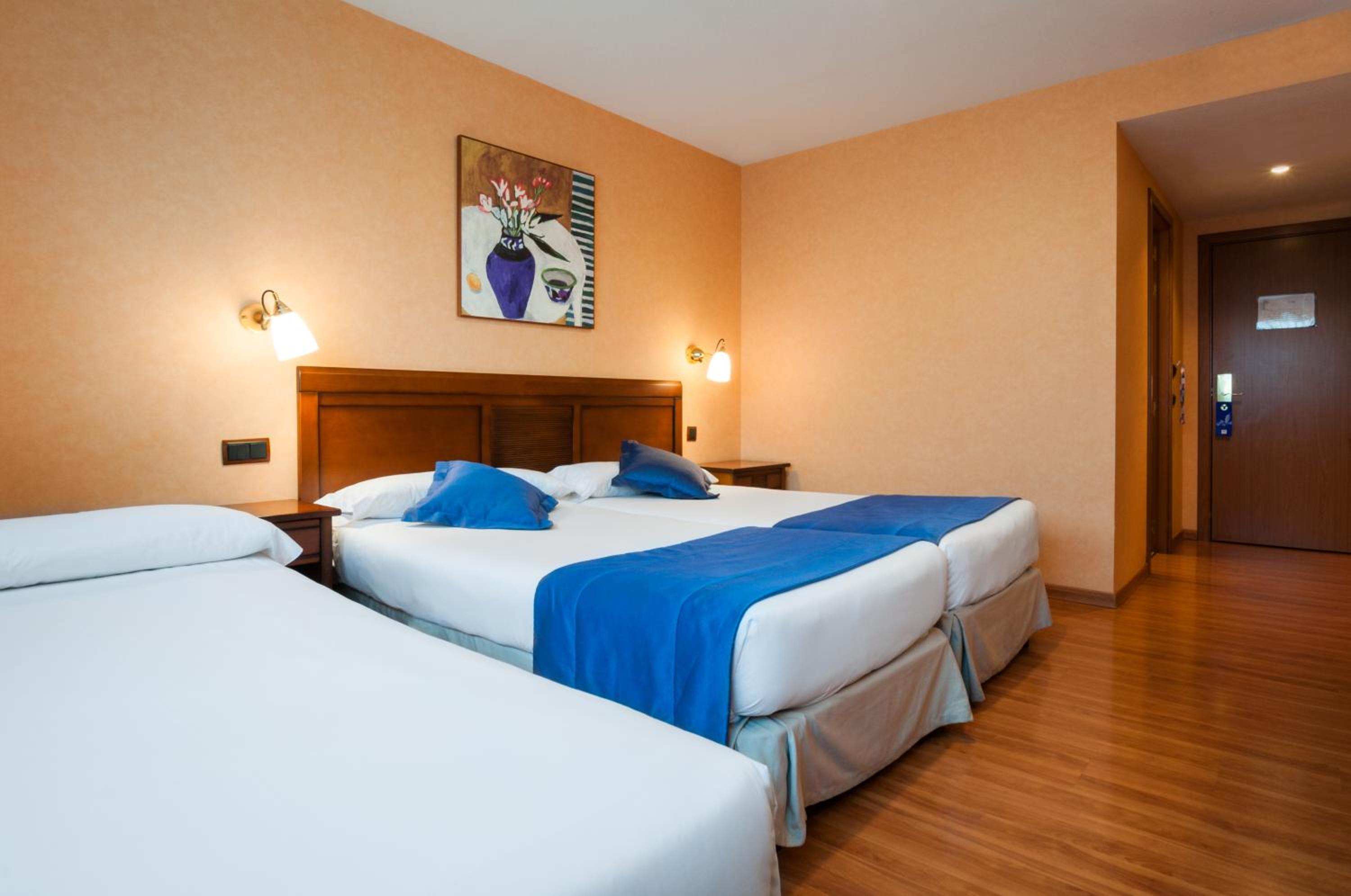 Twin Room With Extra Bed (2 Adults + 1 Child)