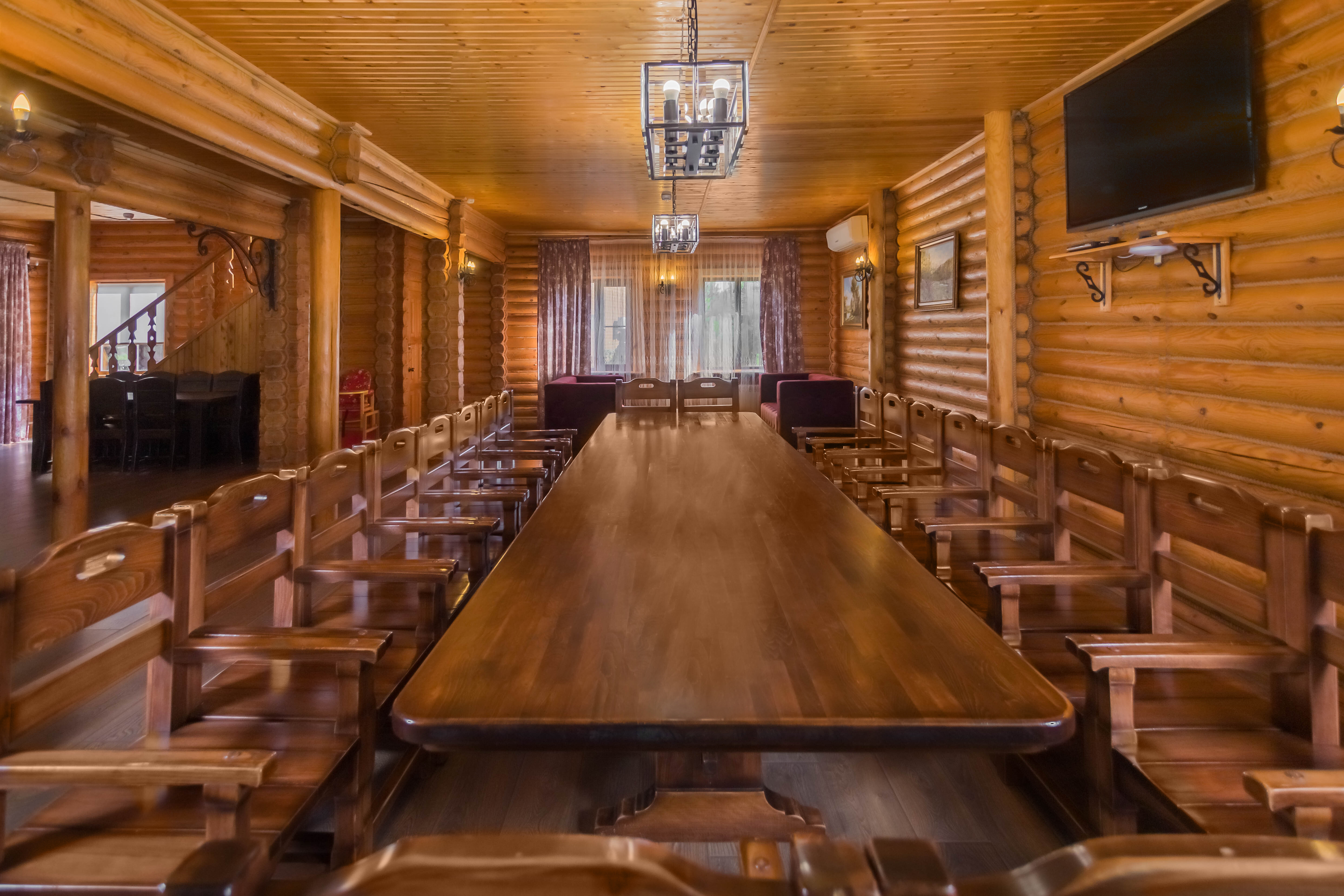 Двухэтажный "Дом Охотника" с 5-ю спальнями, беседкой и мангальной зоной