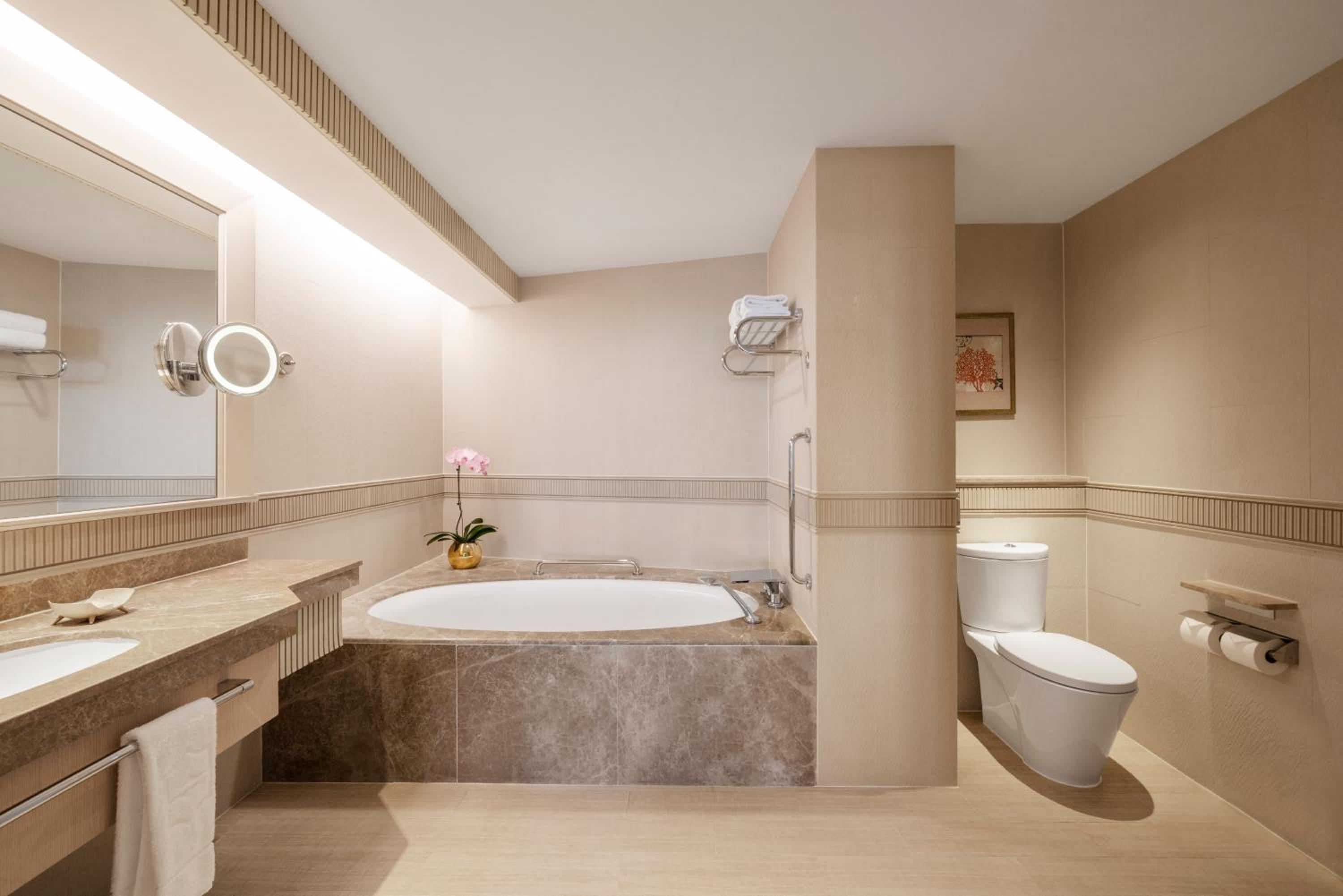 Deluxe Sea View Suite