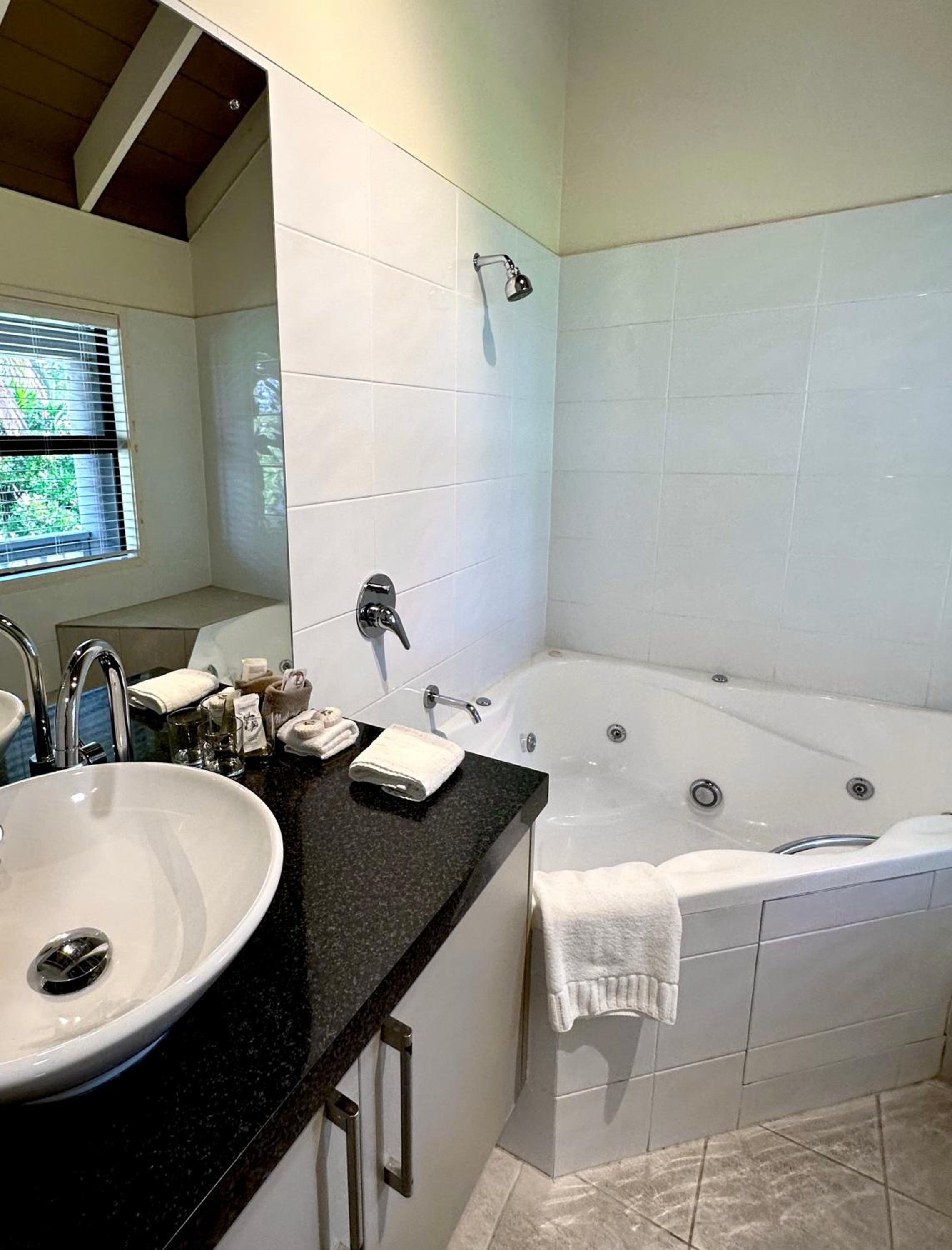 Studio with Spa Bath