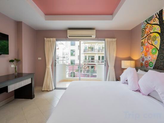 Standard Double Bed With Pool View