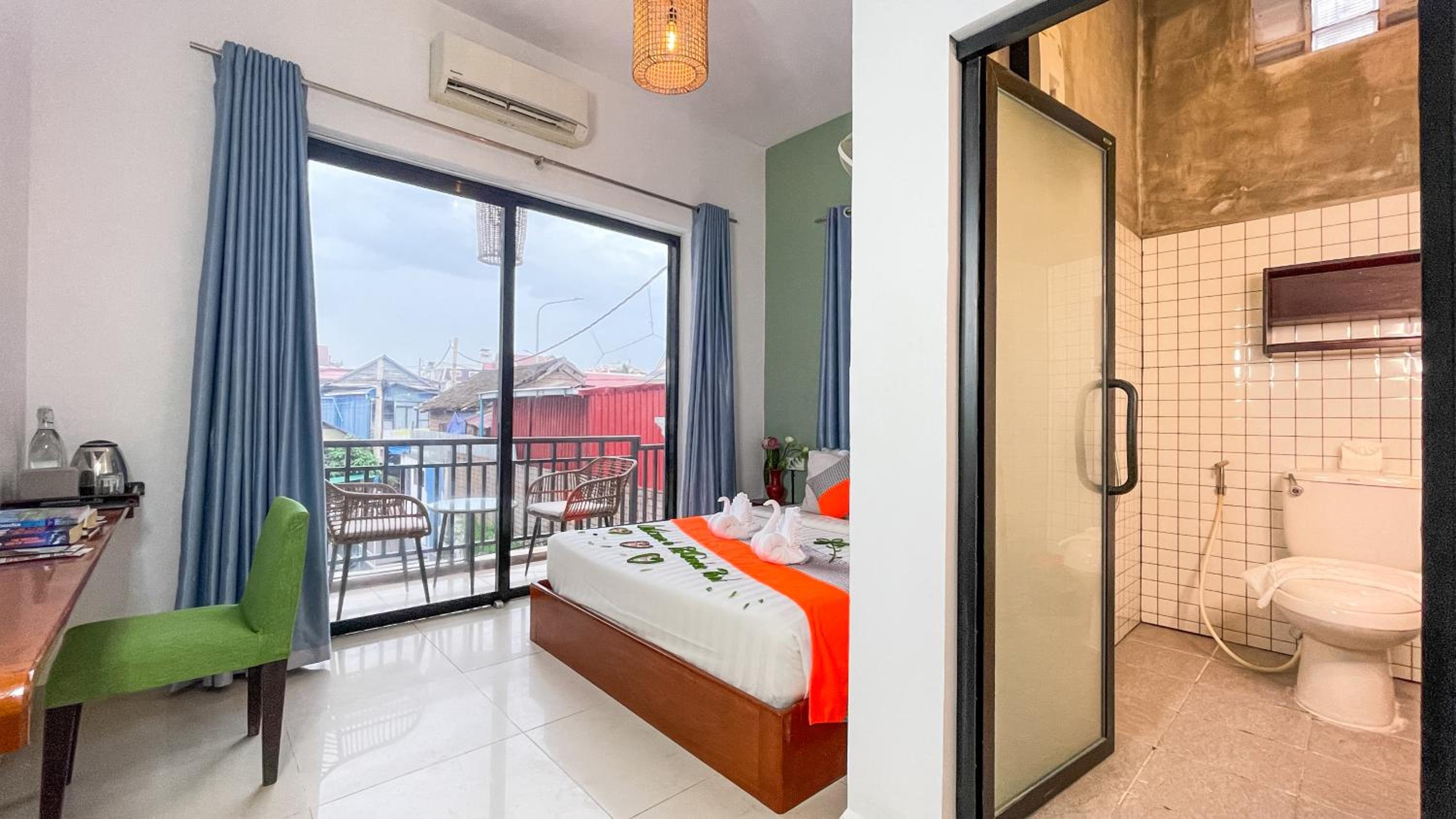 Deluxe Double With Balcony Pool View - Free Pickup