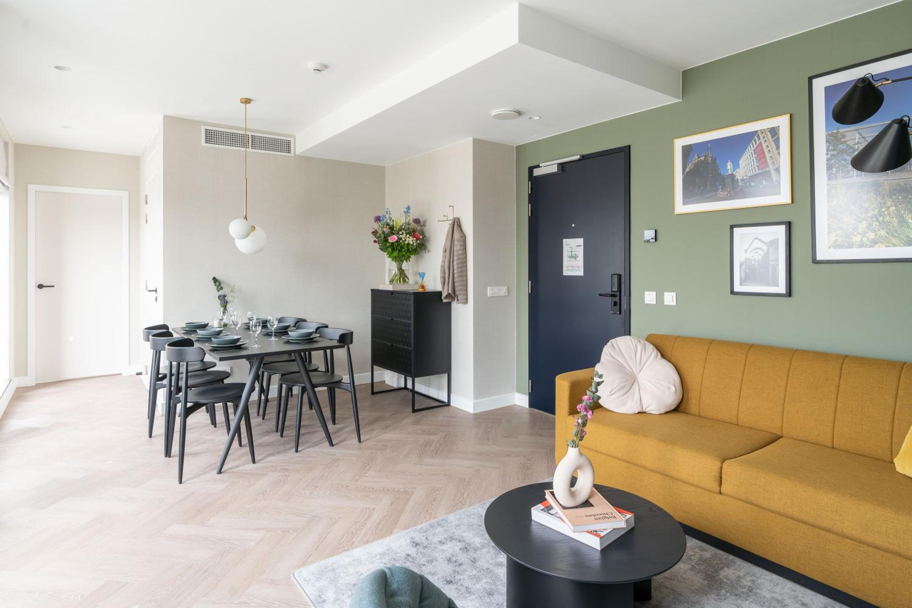 XL 2 Bedroom Apartment with Terrace and Sofa Bed