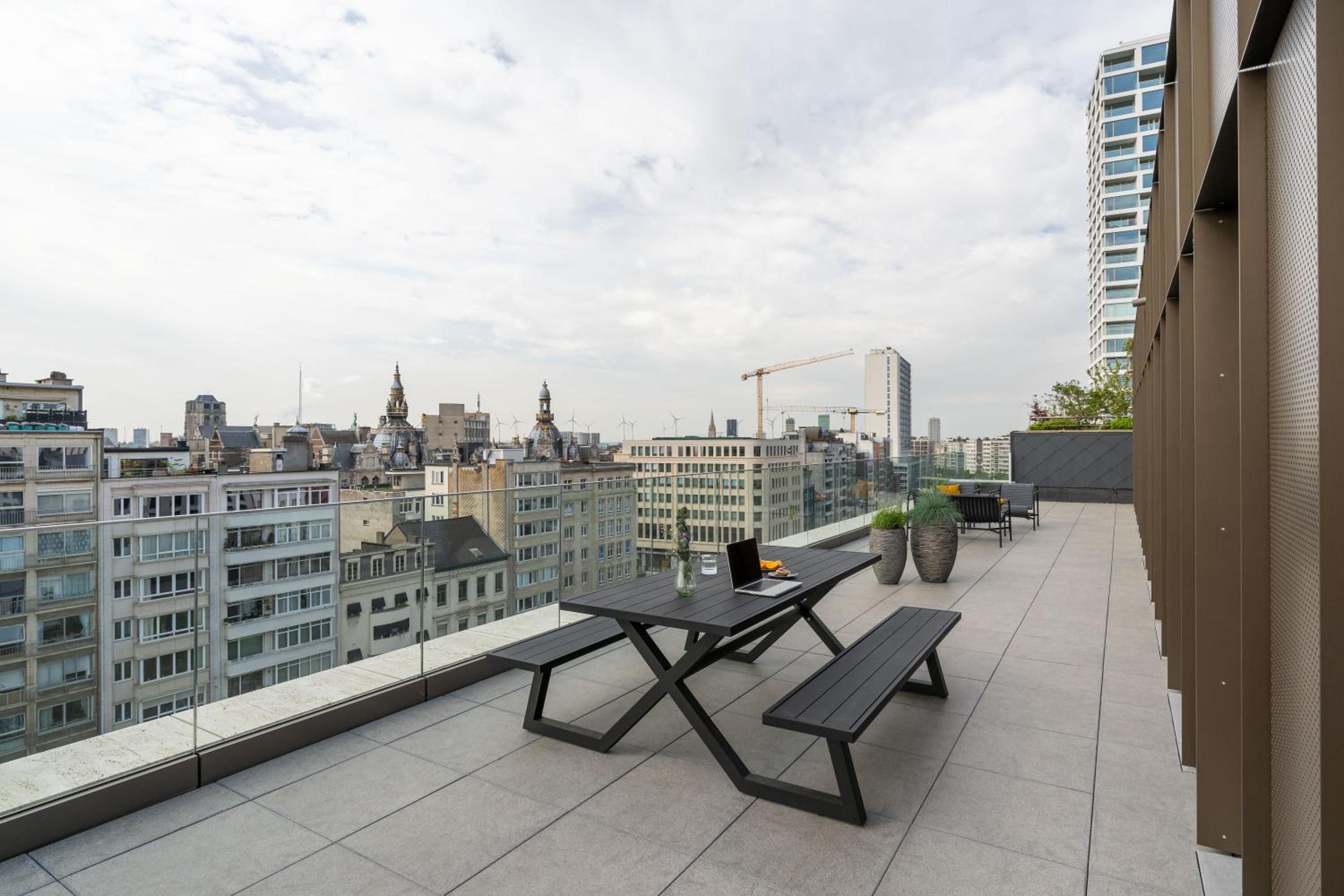 XL 2 Bedroom Apartment with Terrace and Sofa Bed