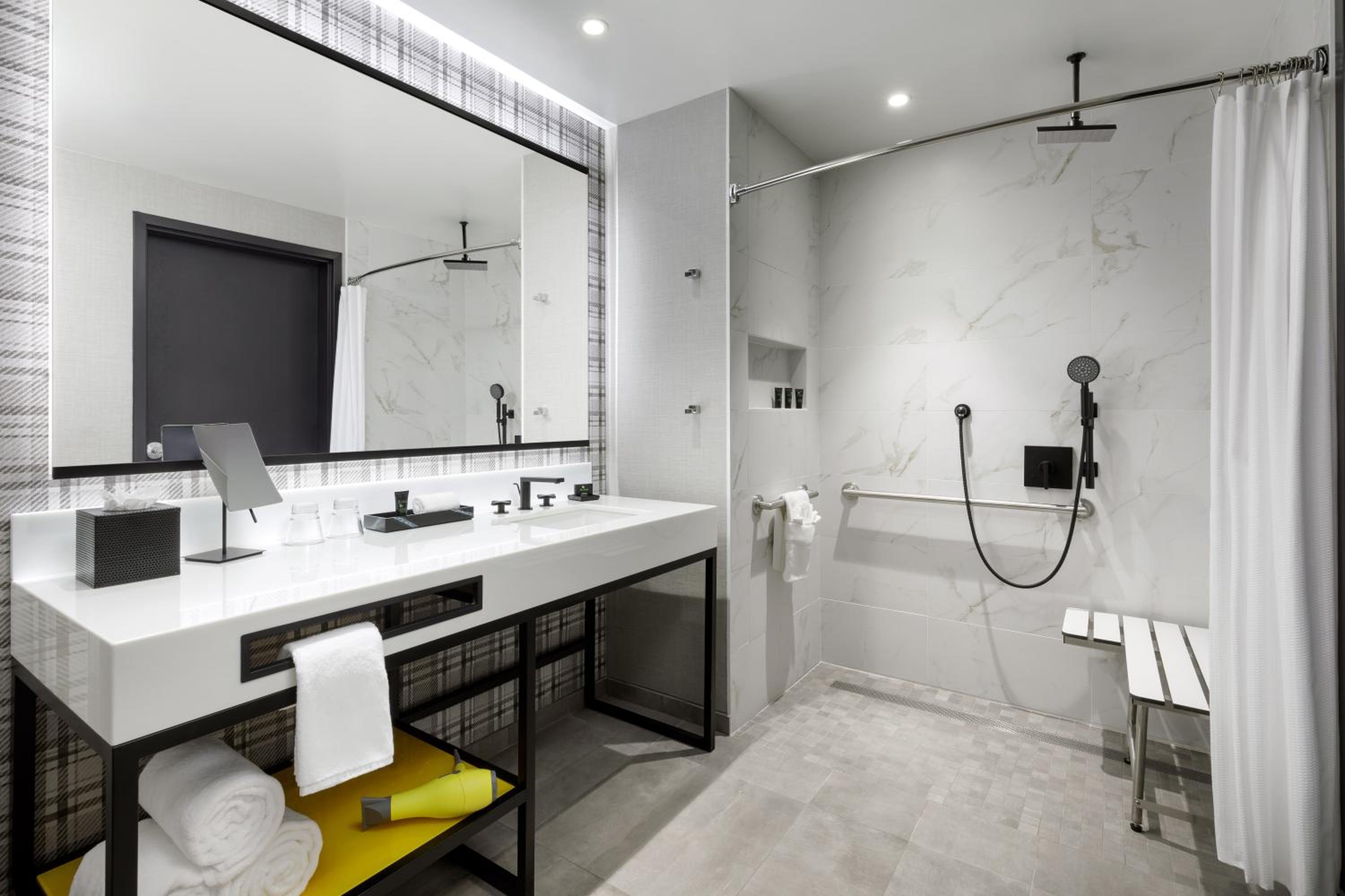King Room with Accessible Shower - Disability Access