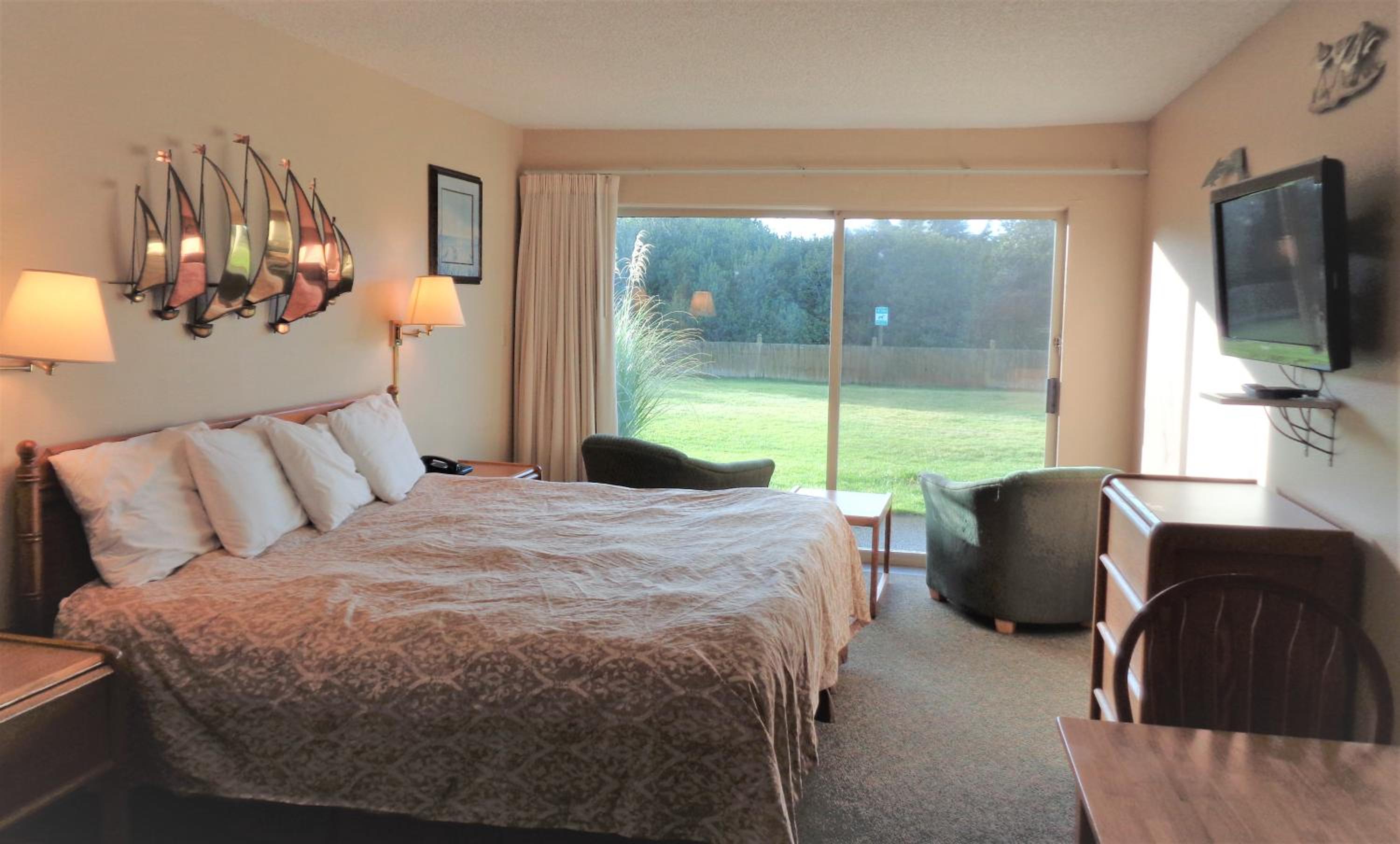 2 Bedroom, 2 Queens, Non-View, Dog Friendly