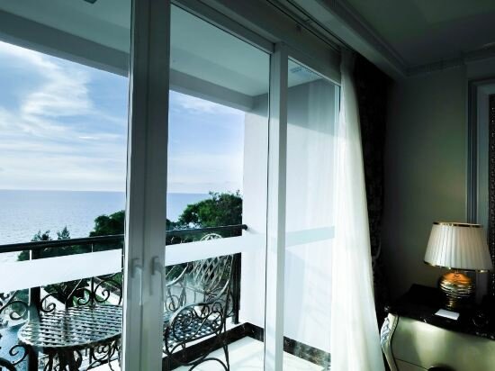 Deluxe Room with Sea View