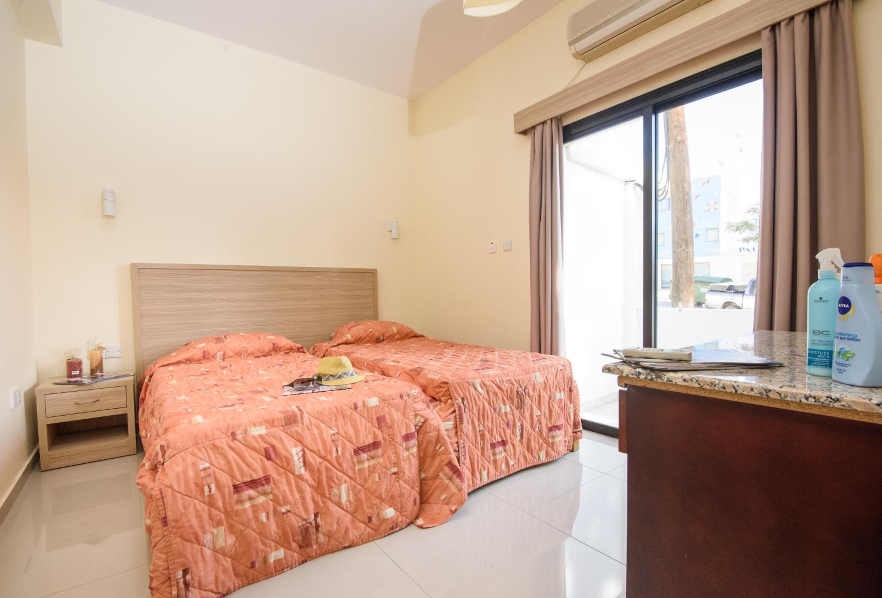 One-Bedroom Apartment - Annex