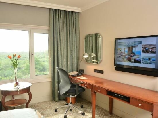 Deluxe Room King Bed Diplomatic Enclave View