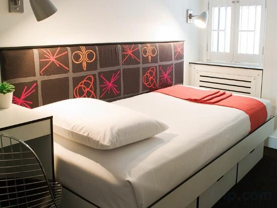 Single Room with Shared Bathroom