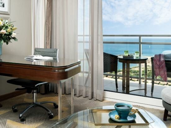 City Executive Studio With Sea View