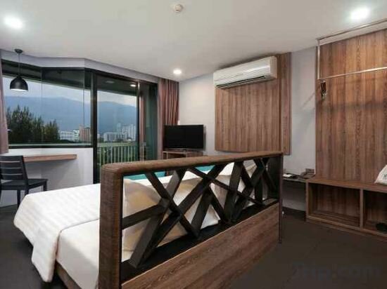 Deluxe Mountain View