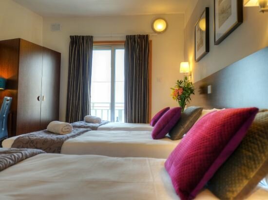 Double or Twin Room with Partial Sea View