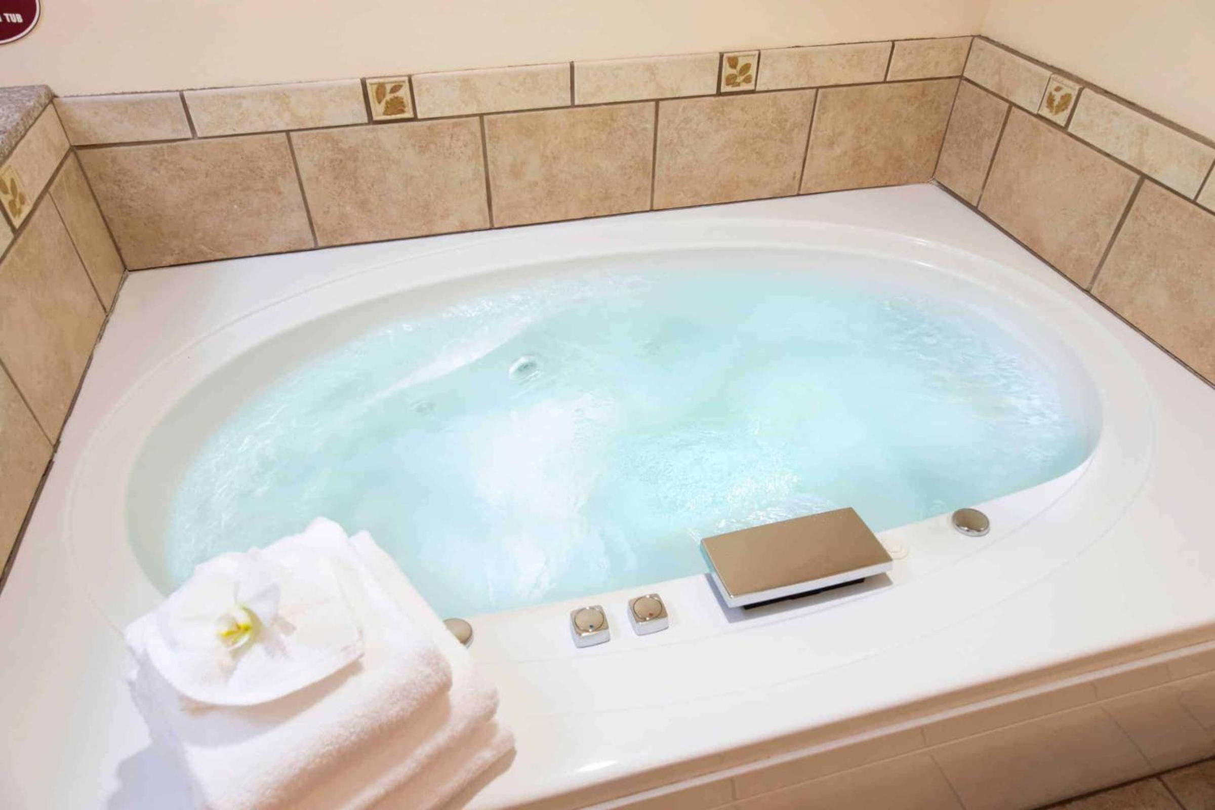 King Room with Spa Bath