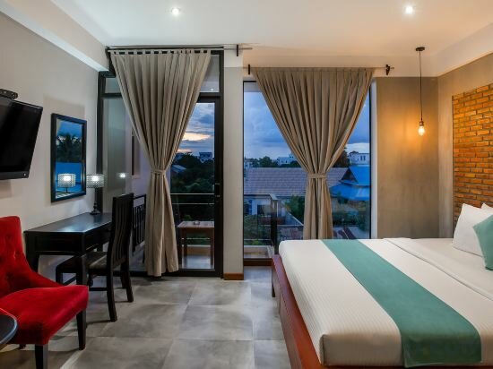 Deluxe Double/Twin Room With Pool View