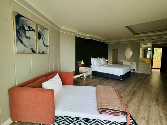 Deluxe Family Sea View Room