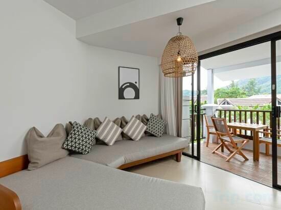Studio With Pool View