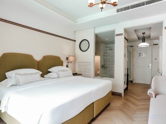 Deluxe Room With Pool View