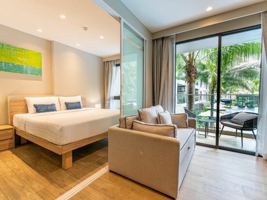 Deluxe Suite Double With Pool View