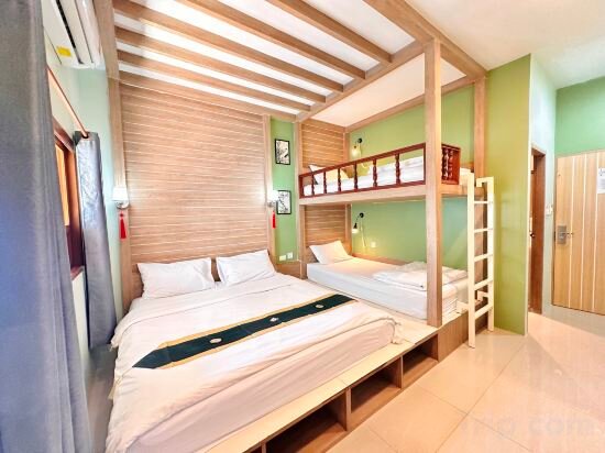 Quadruple Room with Private Bathroom