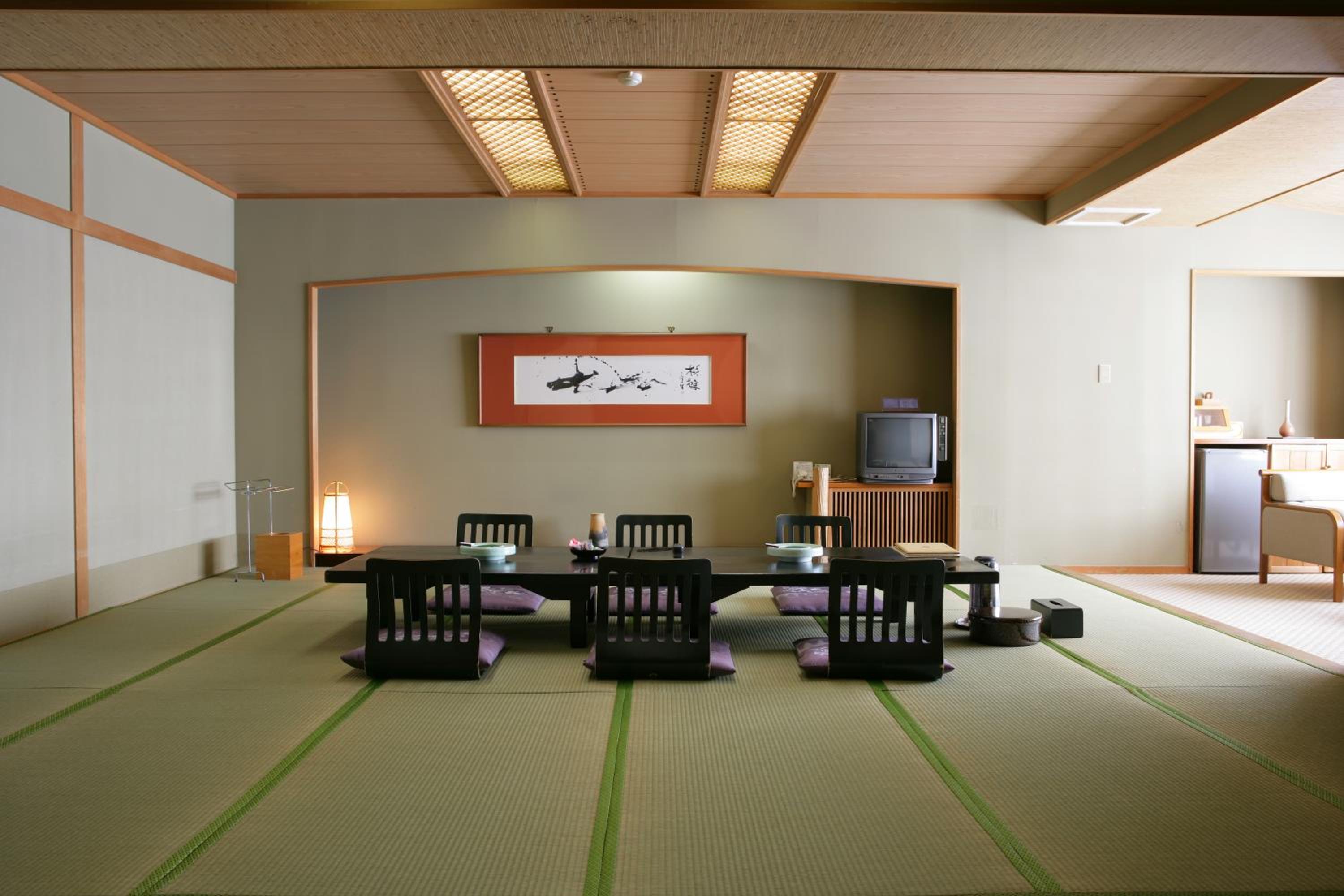 Japanese-Style Large Family Room - Non-Smoking