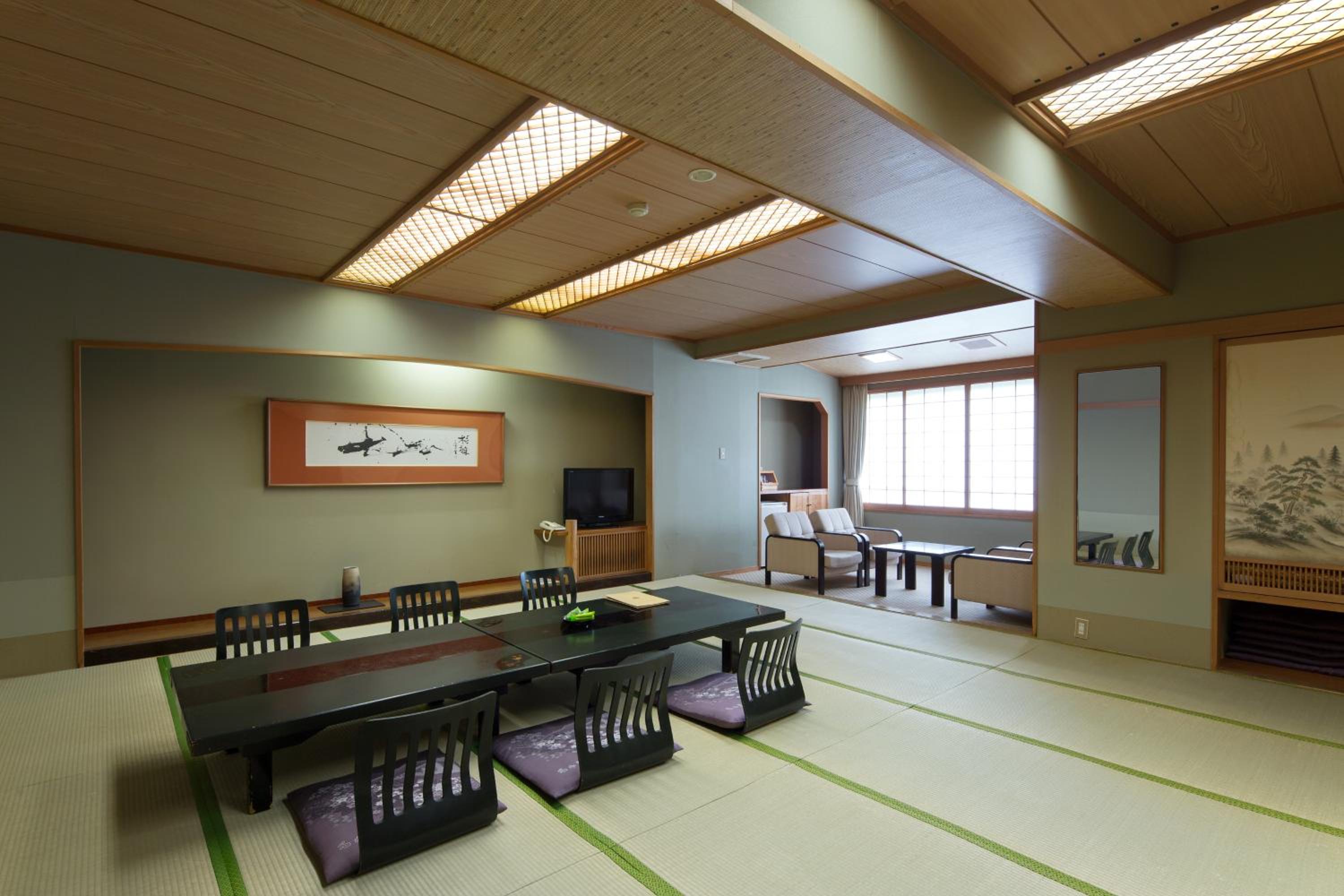 Japanese-Style Large Family Room - Non-Smoking