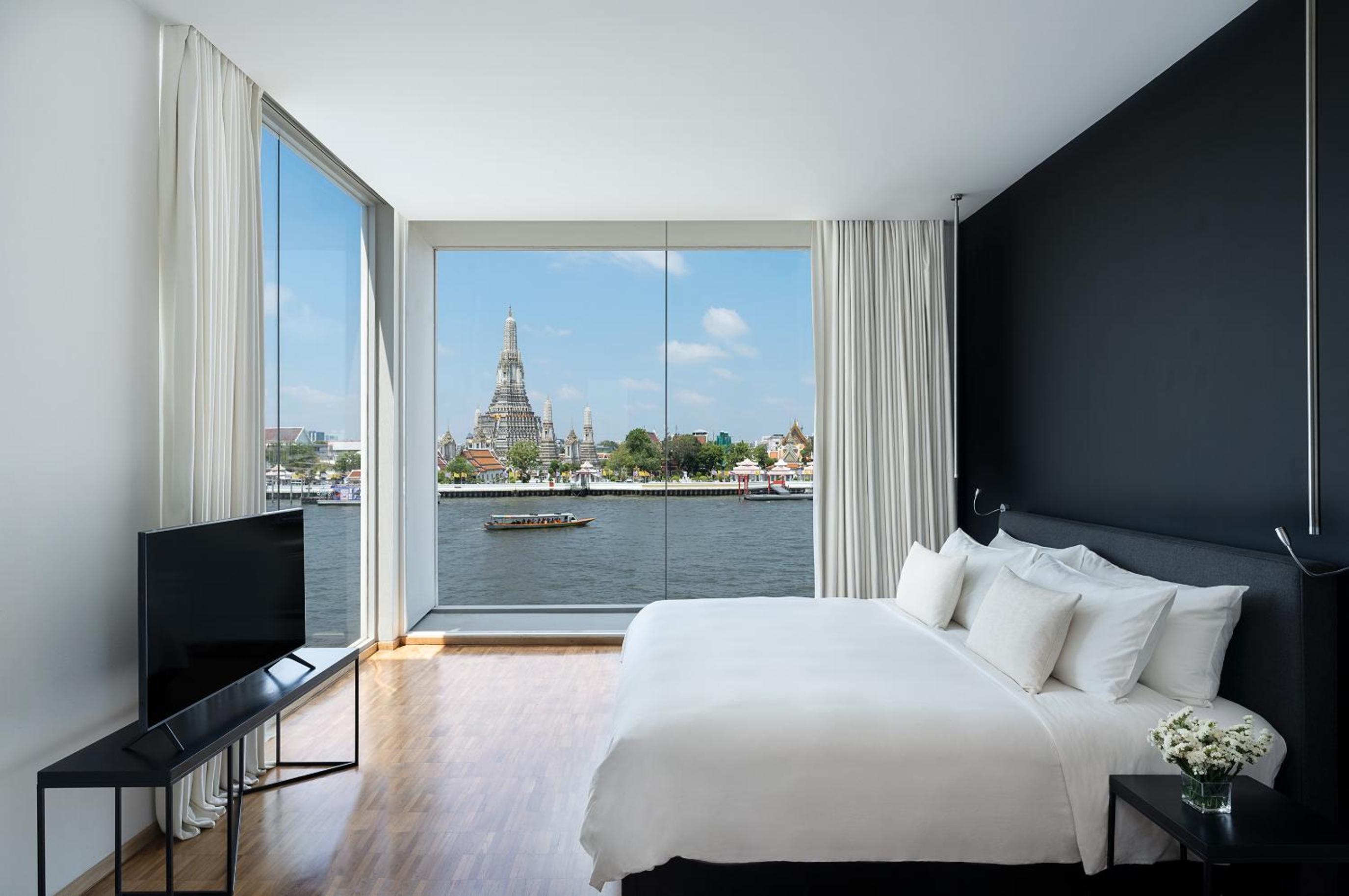 Corner River View Deluxe