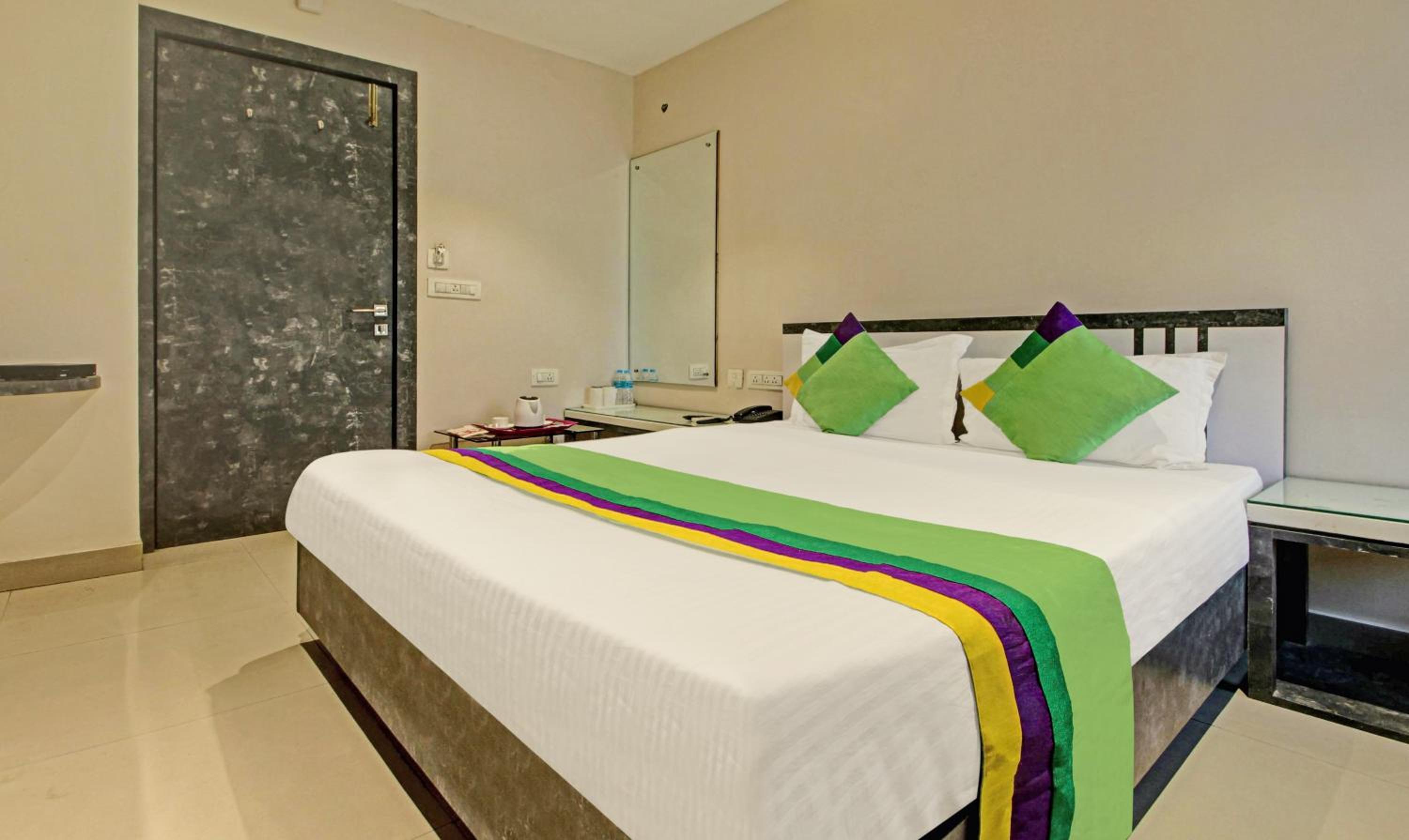Economy Room
