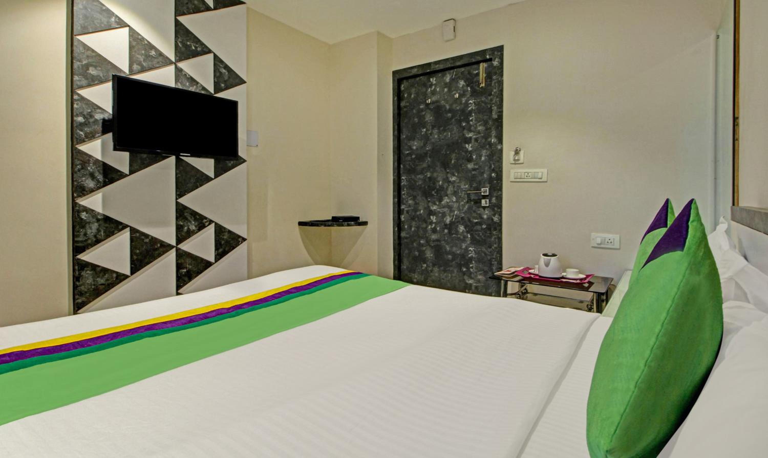 Economy Room