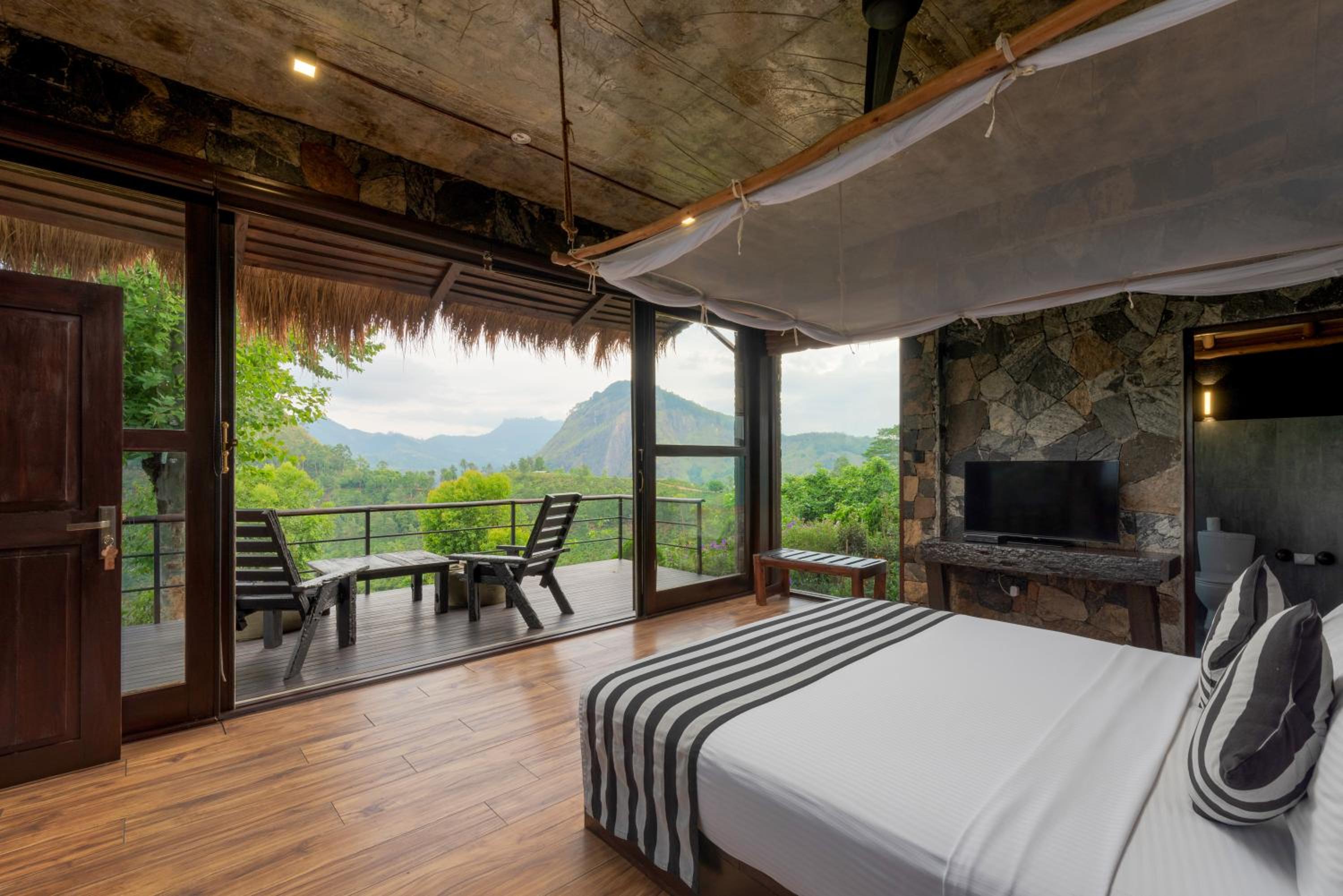 Royal Deluxe with Roll-out Bed