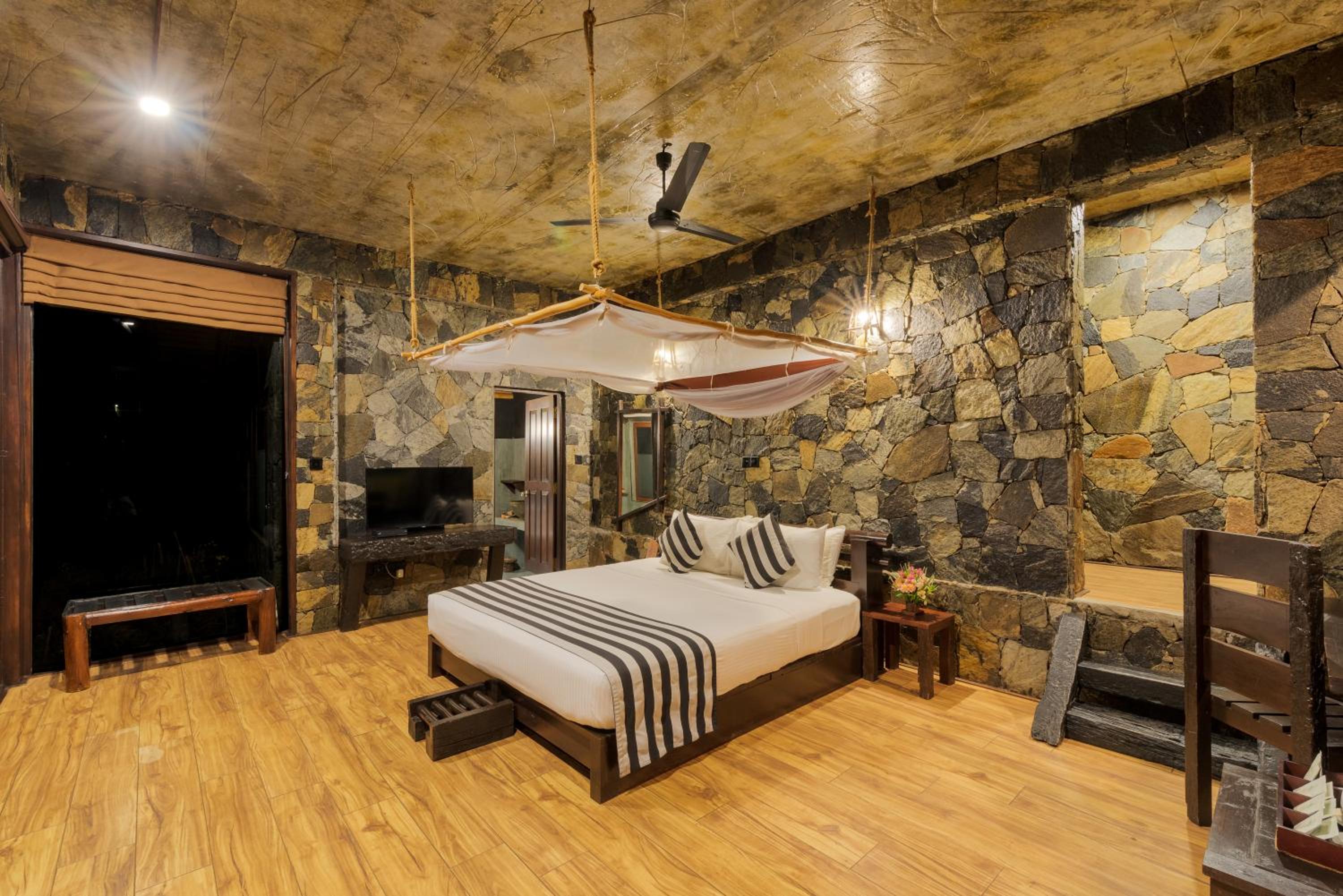 Royal Deluxe with Roll-out Bed