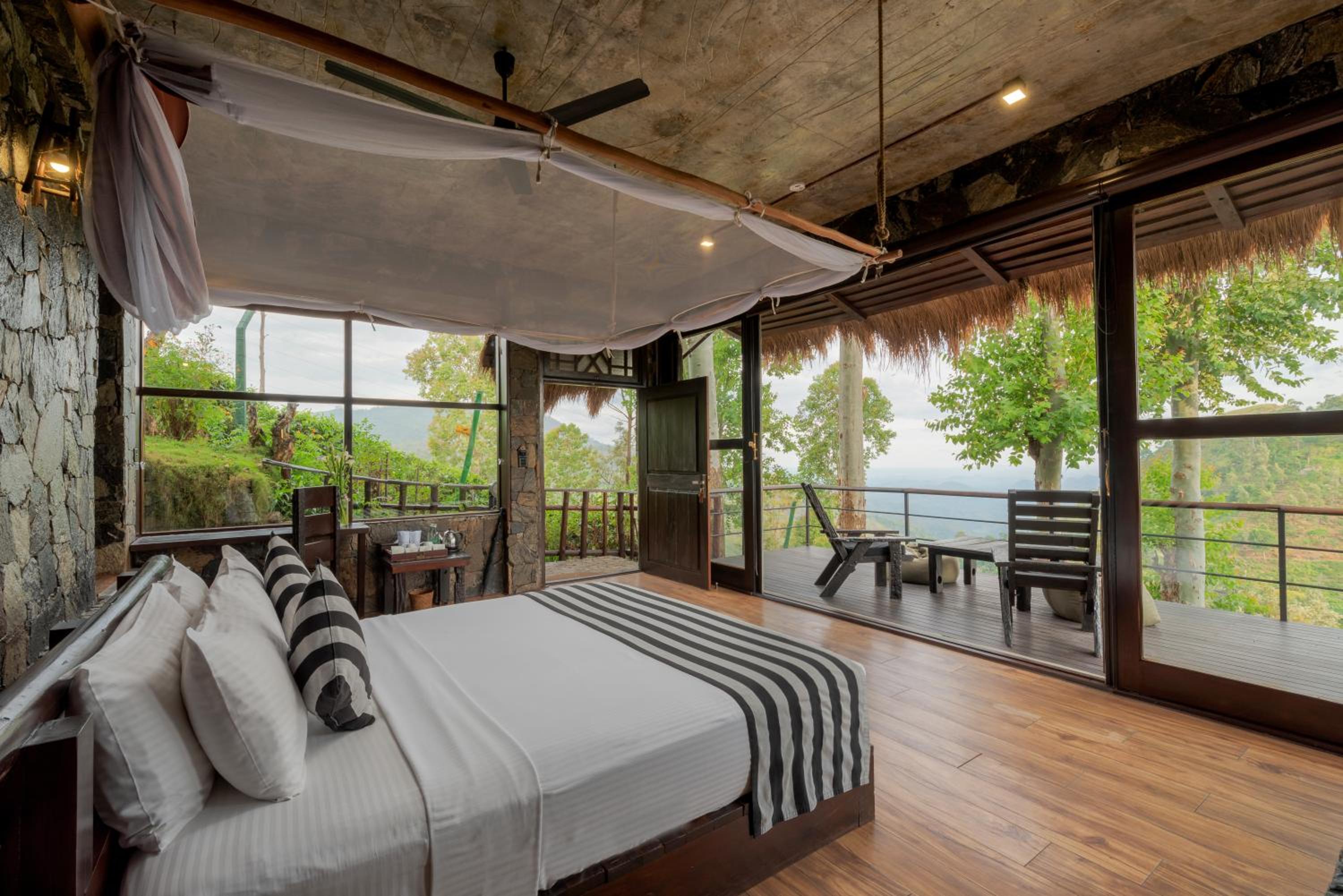 Royal Deluxe with Roll-out Bed