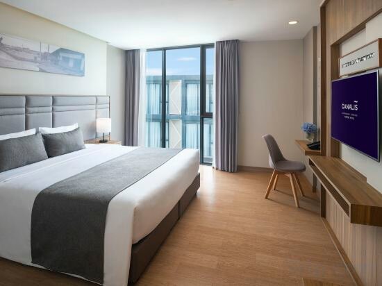 Deluxe Pool View Double Room